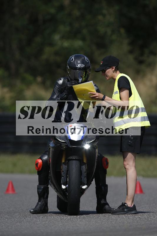 Archiv-2023/45 19.07.2023 Cornu Master School ADR/rouge-rot/77